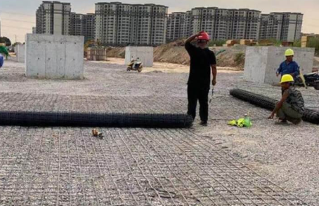 北塔土工格栅铺设前地基要怎么处理？